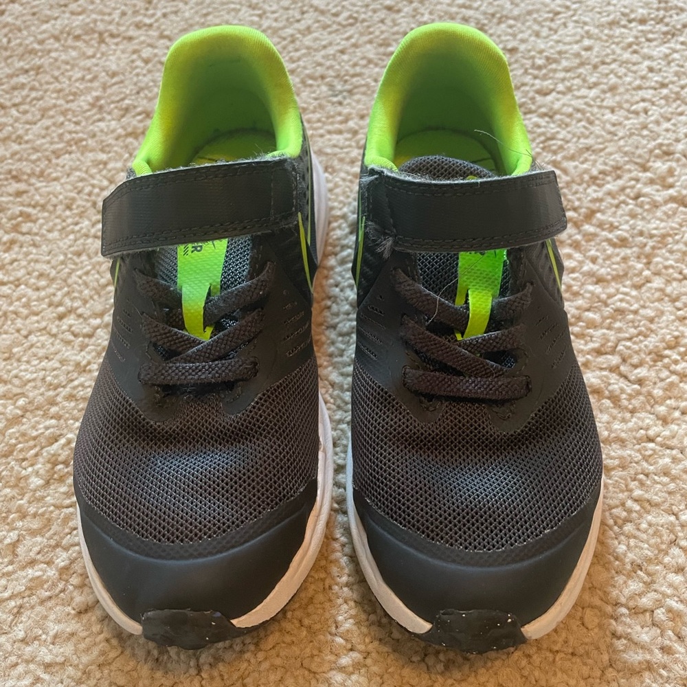 Kids Nike Athletic Shoe Size 11.5